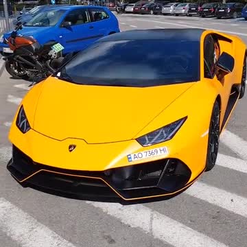 Poláci na Ukrajinu tanky a Ukrajinci do Polska Lamborghini