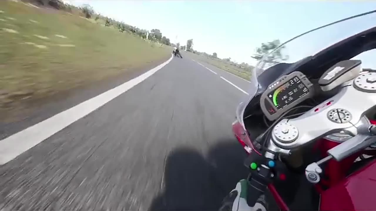 "Thrilling Tales: Suzuki GSXR1000's High-Speed Crashes Ride4 Ride5 MotoGP Adventures"