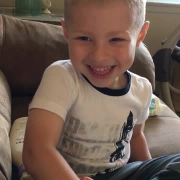 Toddler Sings 'What A Wonderful World' In A Raspy Voice