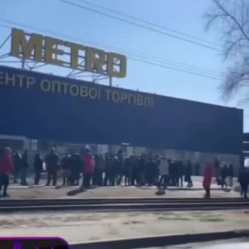 Queues to grocery stores in Kyiv.
