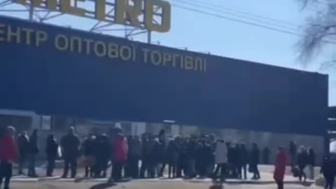 Queues to grocery stores in Kyiv.
