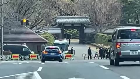 1/7 皇居半蔵門前、警察車両出現