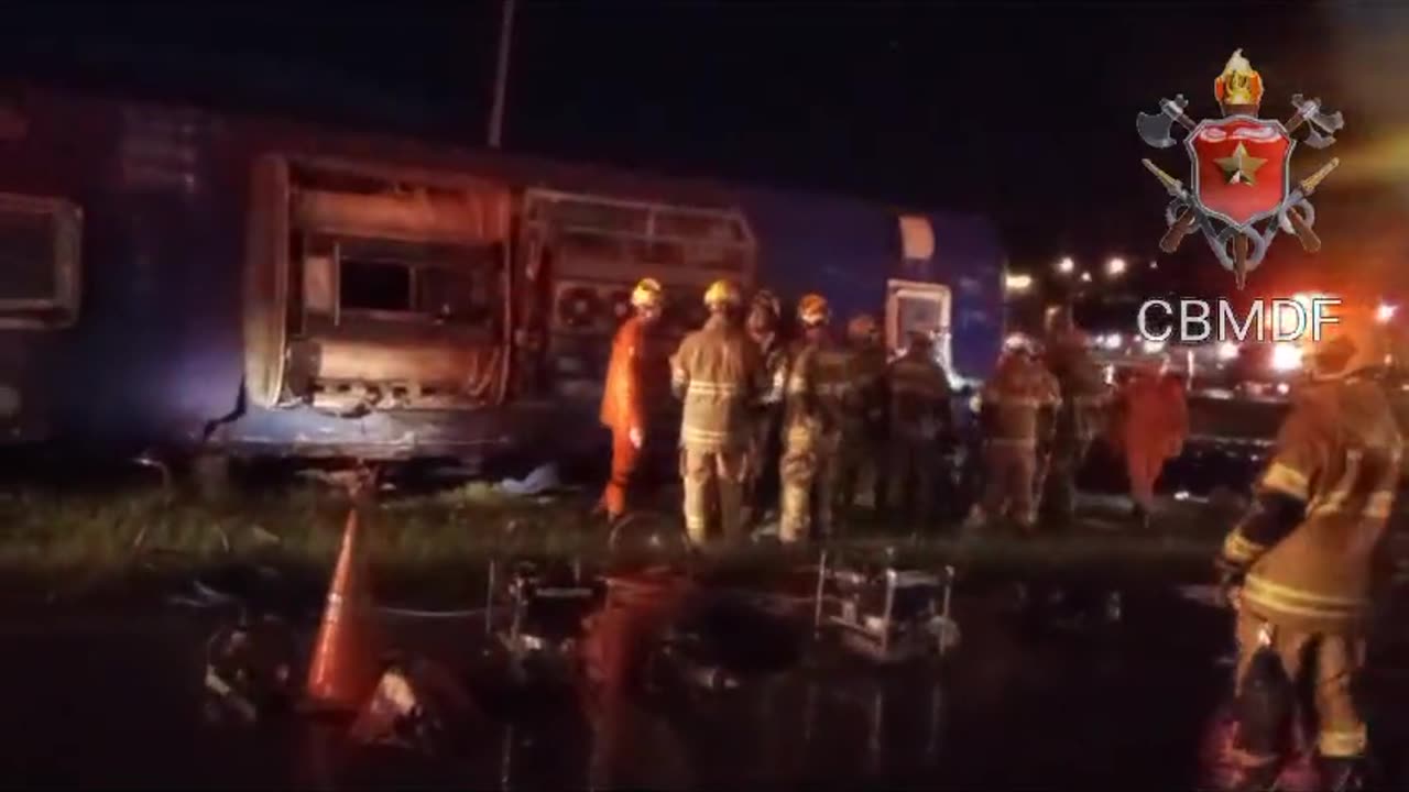 Cinco pessoas morreram em acidente com ônibus de turismo na BR-070