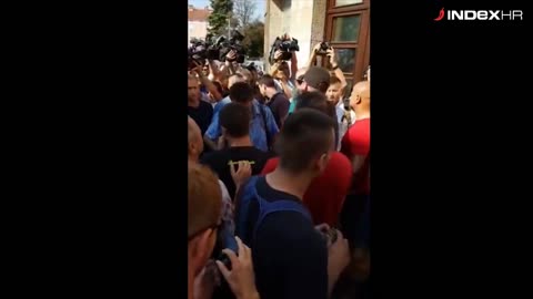 Radnici Uljanika gađali i vrijeđali župana Flegu