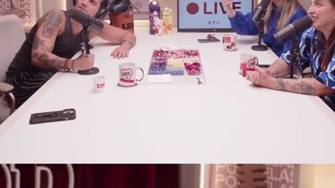 Luan participating in the singer podcast