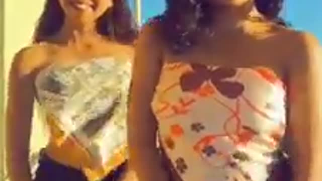 Viral video two sister dancing