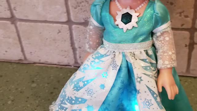 Frozen Snow Glow Elsa Singing Lights Flashing DOLL Let It Go! Bilingual