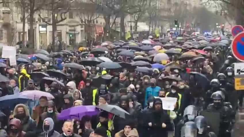 France Protesting after Macron wanting to piss off the unvaxxed