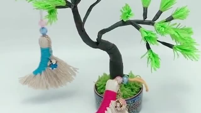 Don't throw the corn skin! Let's make a broom