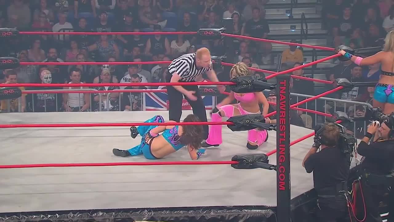 Lacey Von Erich Tries To Convince The Referee To Let Her Stay Ringside