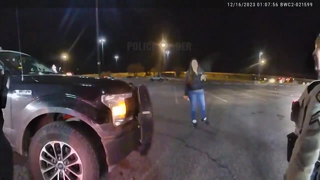 Entitled Lady Goes Nuts After Police Arrest Her Boyfriend (Police Bodycam)