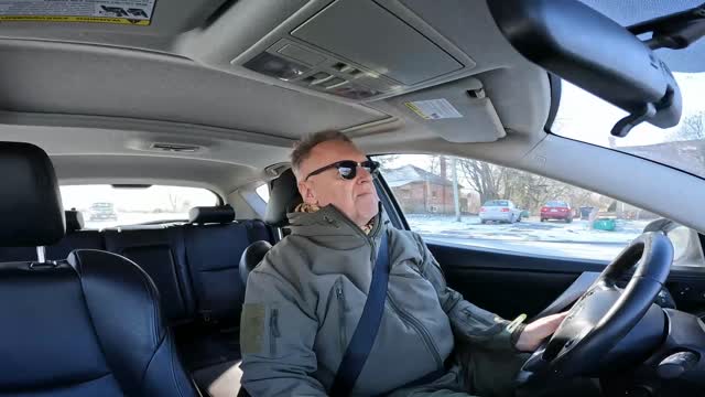 Premier Trudeau demontuje demokrację