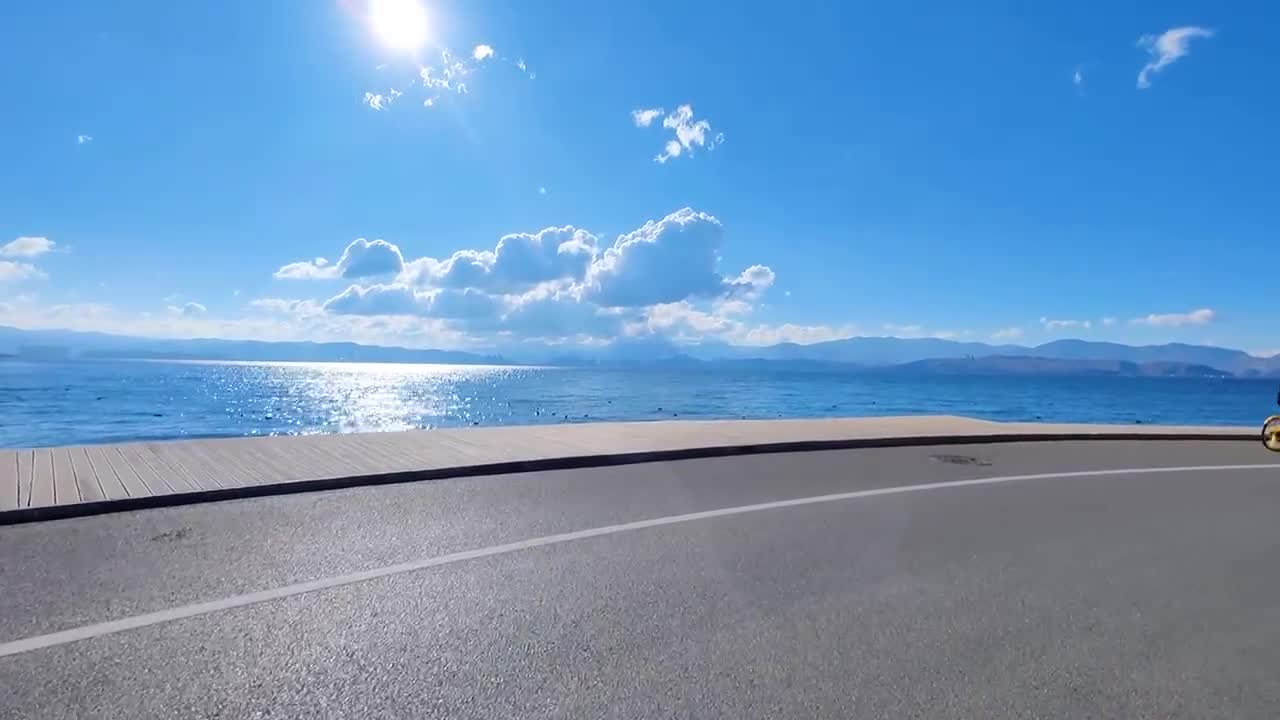 Scenery: Blue sky: white clouds