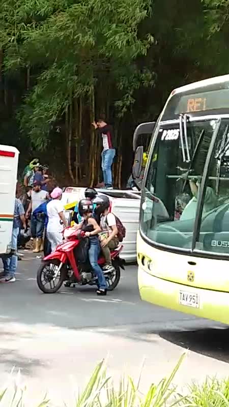 Vehículo se volcó en la vía a Piedecuesta