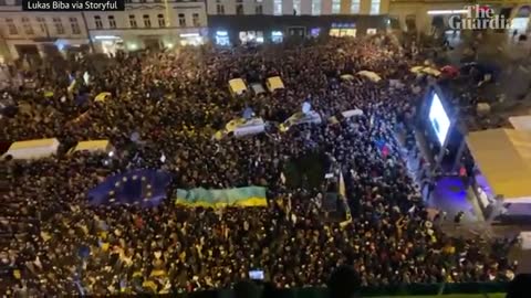 Cheers erupt as Ukraine president addresses huge protest in Prague via video lin