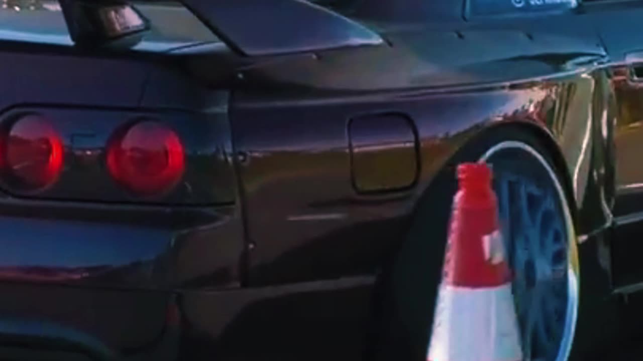 Widebody R32 Does A Burnout