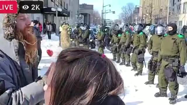Ottawa police are putting on helmets and masks (2/18/2022)