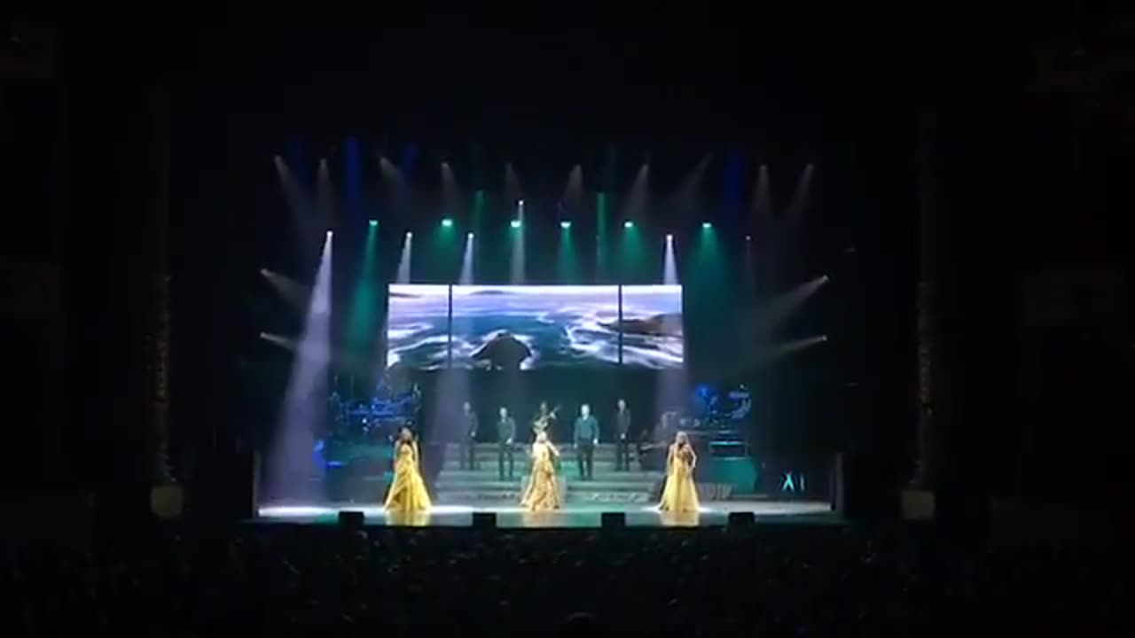 Orinoco Flow LIVE from The Academy of Music