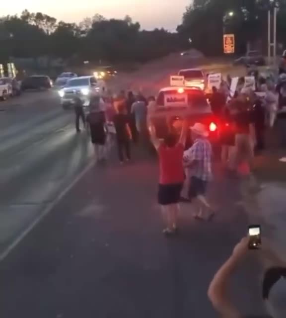 Beta O'Rourke Gets Chased Out Of Small Texas Town As Kid Rock Blares