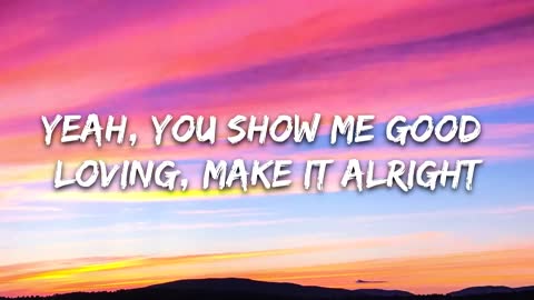 Maroon 5 - Sugar (Lyrics)