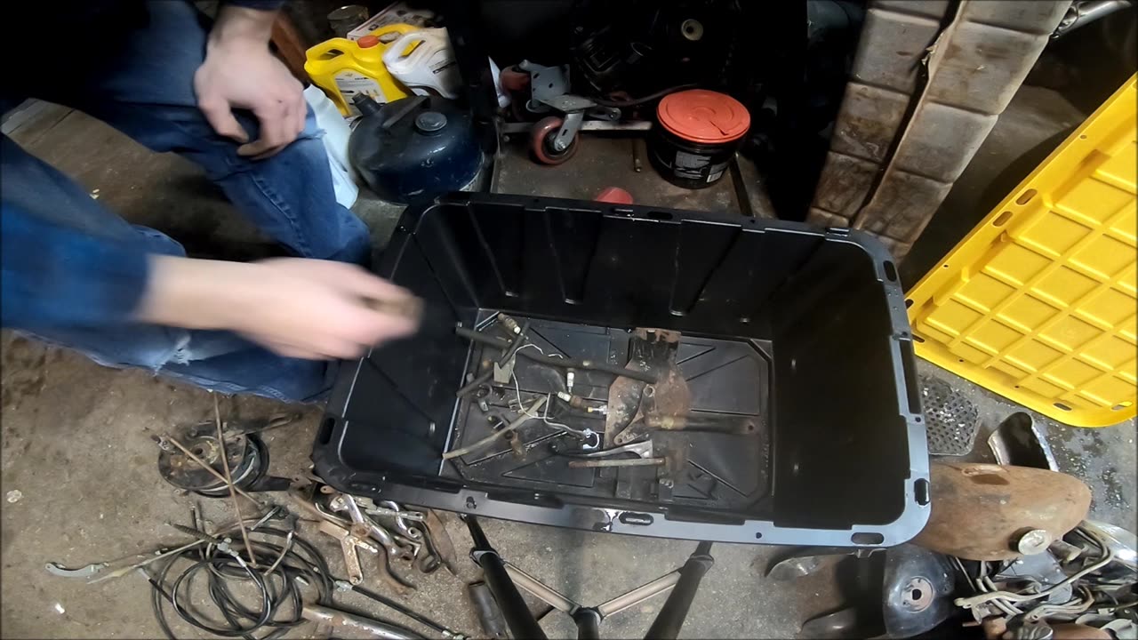 1959 Triumph Tiger cub diving in to the parts, part 2