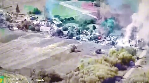 クルスク州チェルカスコエ・ポレチノエのウクライナ軍陣地へのロシア軍戦車による砲撃