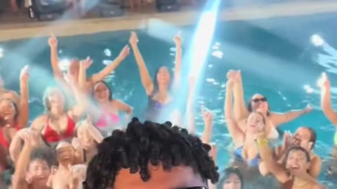 si tu me lo pides yo me porto bonito 😇
