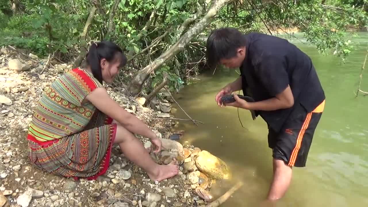 Fish Attack Girl - Primitive Life Catching Fish in The River For Survival