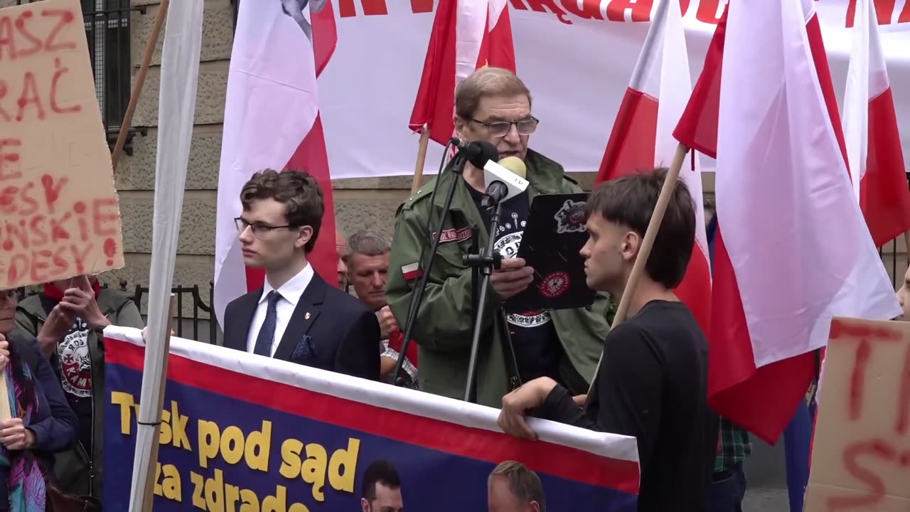 Kamrat Zbigniew Dworakowski na proteście przeciwko haniebnej umowie Tuska 25-07-2024