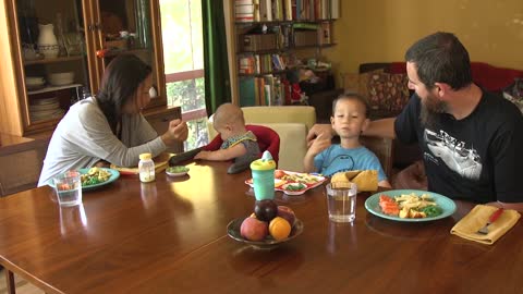 Feeding Babies: Starting Solid Foods