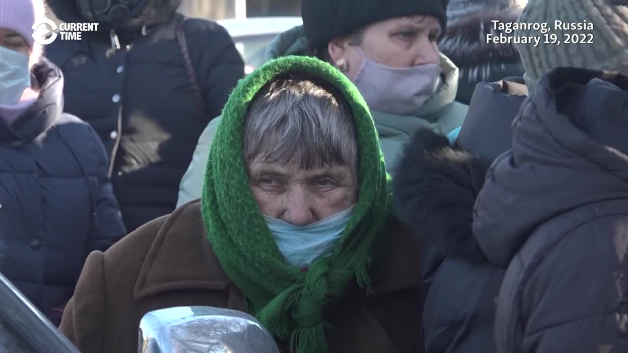 Donetsk Evacuees Kept Waiting For Hours On Freezing Buses In Russia