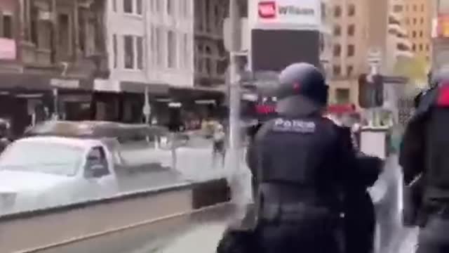 Australia Police violence共產澳洲#1