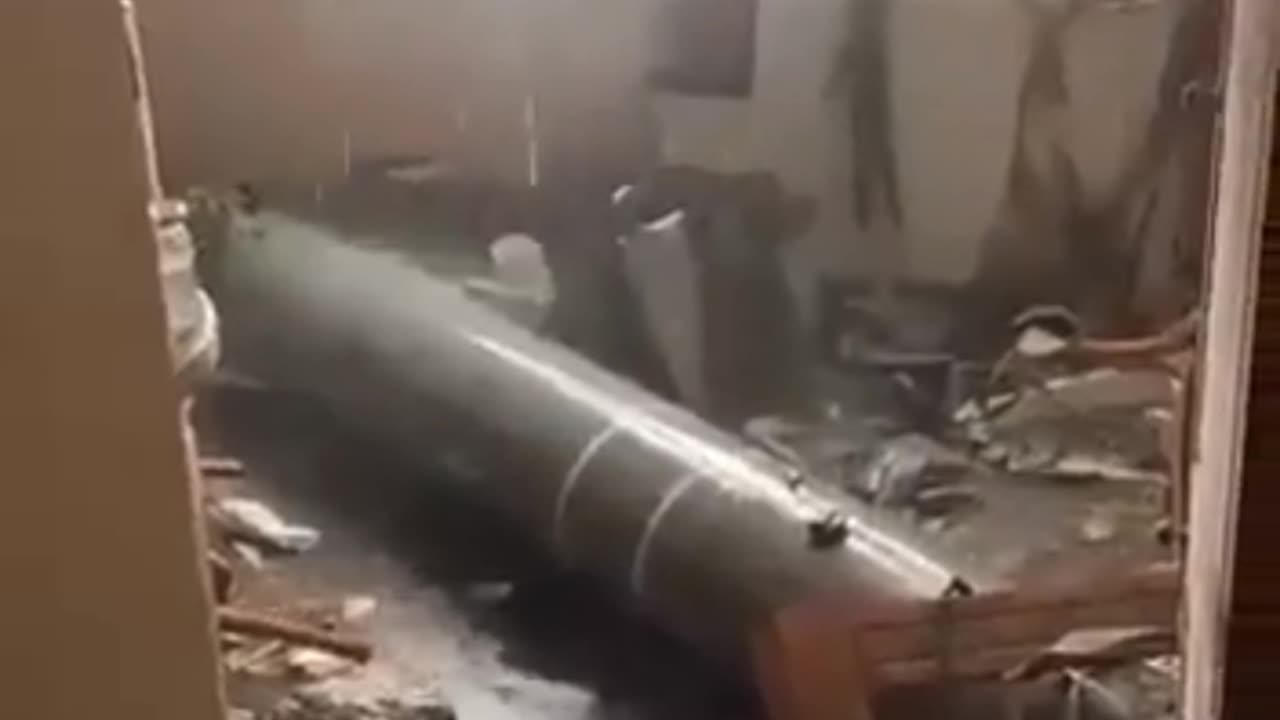 Ukraine Russia Due missile crashes into apartment building