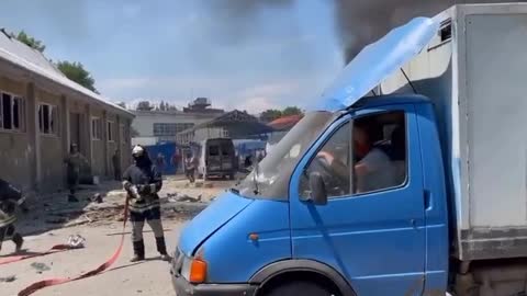 Strike by Ukrainian troops on the market in Donetsk. Hit right on the malls