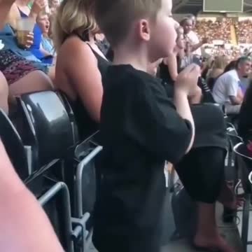 What a great little guy. He is going to be a star himself one day.😍❤️