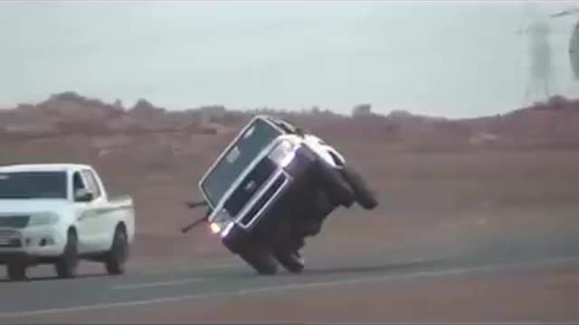 Most danger 😨 suv jeeps stunt in middle east