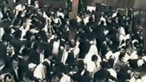 31. Erev Yom Kippur 5752, end of Shacris - ערב יום כיפור תשנ"ב