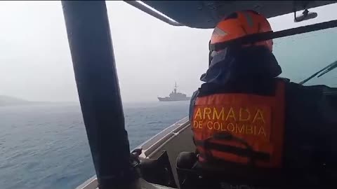 Armada busca embarcación en el mar