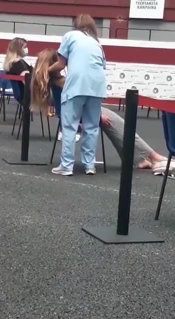 Adverse reactions of the Covid experimental inoculation on a young woman in a vaccinodrome in Spain