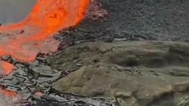 🌟Volcano erupting in Iceland