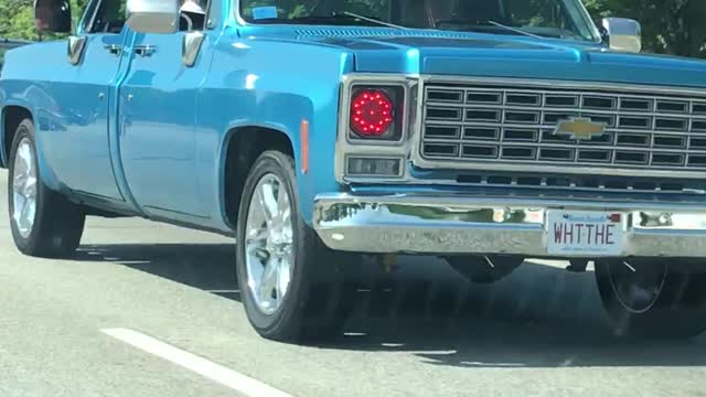 Truck With Two Front Ends Attracts Commuters On Highway