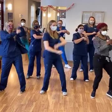 𝐌𝐨𝐧𝐝𝐚𝐲 𝐋𝐮𝐧𝐜𝐡 𝐯𝐢𝐛𝐞𝐬 𝐢𝐧 𝐨𝐮𝐫 𝐃𝐚𝐜𝐮𝐥𝐚 𝐨𝐟𝐟𝐢𝐜𝐞. 𝗪𝐡𝐨 𝐰𝐚𝐧𝐭𝐬 𝐚 𝐝𝐮𝐞𝐭?⁣ 💪🏼💃🏼⁣