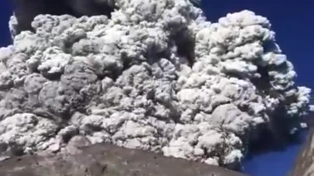 World Book "Yogyakarta volcanic eruption 2018"