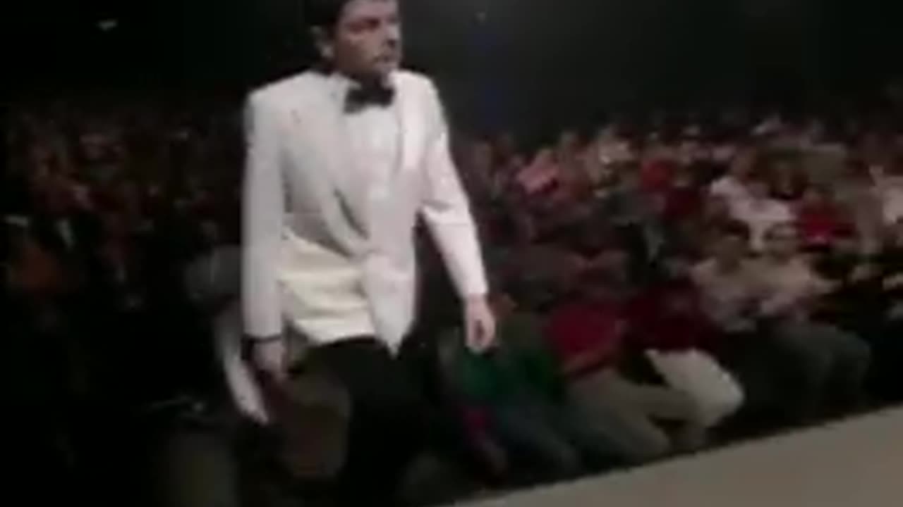 How legends take awards _ #shorts #meme #mrbean