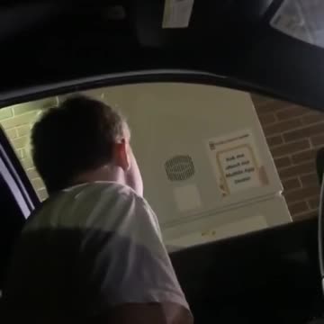 Can I get ah “🎶🎶” no lettuce😂😂😂