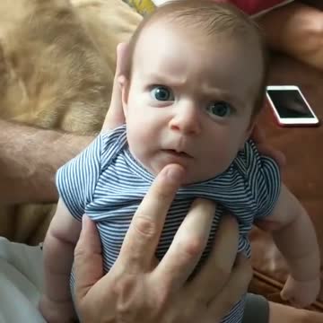 Daddy make baby like a puppet 😆