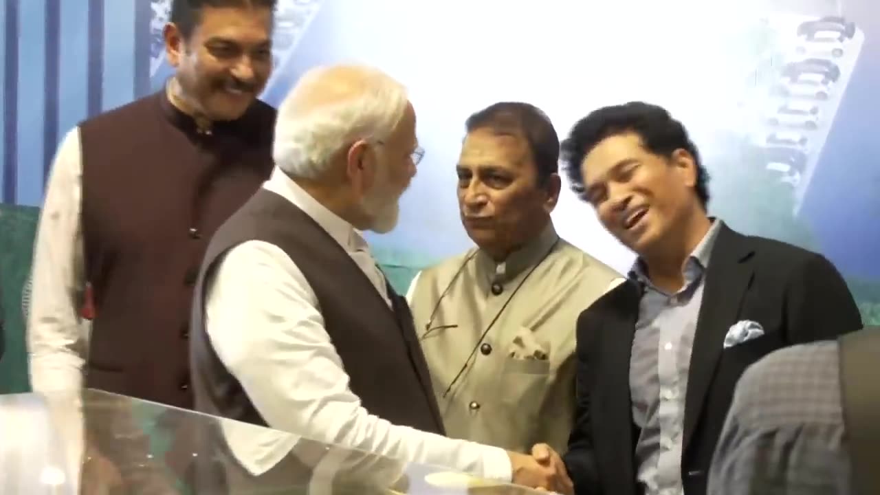 Pm modi's meets Indian cricket Greats in Varanasi