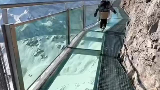 THRILL WALK>