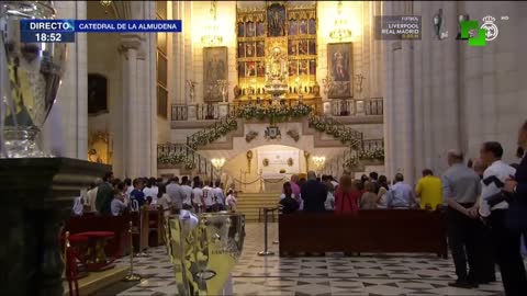 Real Madrid ofrece a la Virgen de la Almudena su 14 copa de Europa