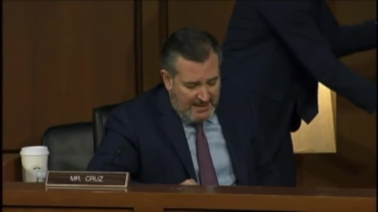 Interrogatoire du sénateur Ted Cruz sur le FBI lors de l'audience judiciaire du Sénat